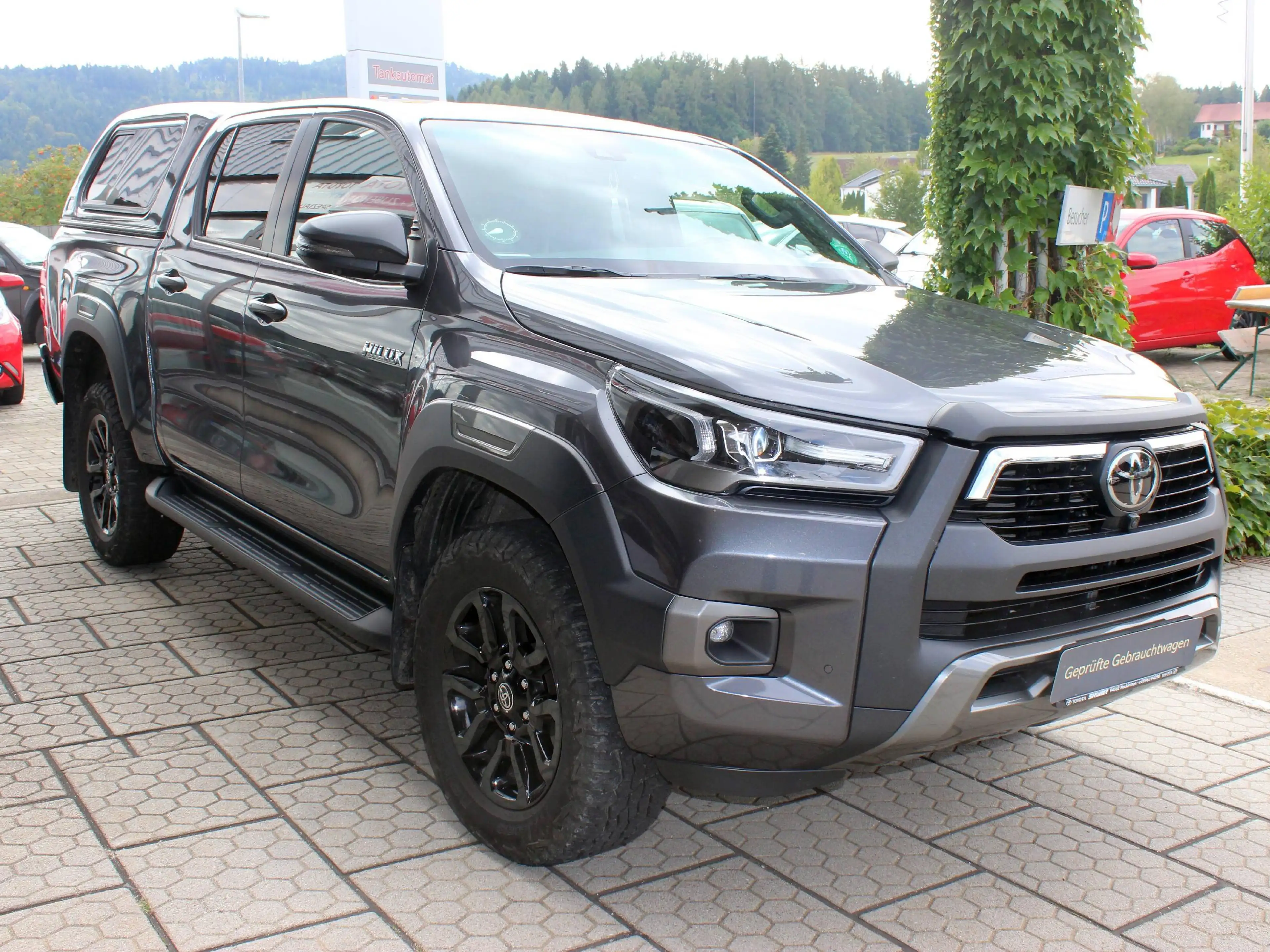 Toyota Hilux Double Cab Invincible 4x4 mit Hardtop und Anhängevorrichtung 3500kg — photo 5