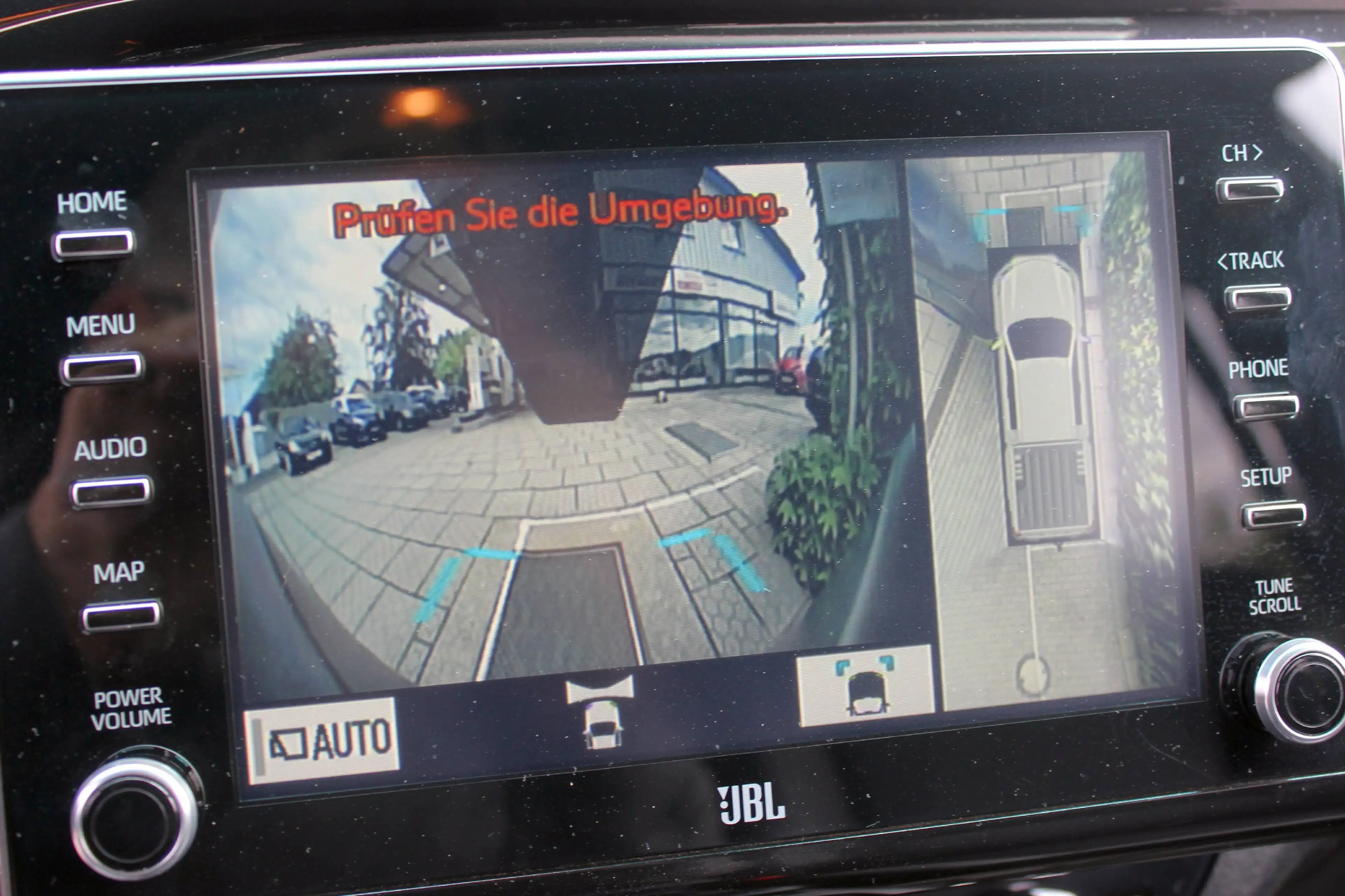 Toyota Hilux Double Cab Invincible 4x4 mit Hardtop und Anhängevorrichtung 3500kg — photo 2