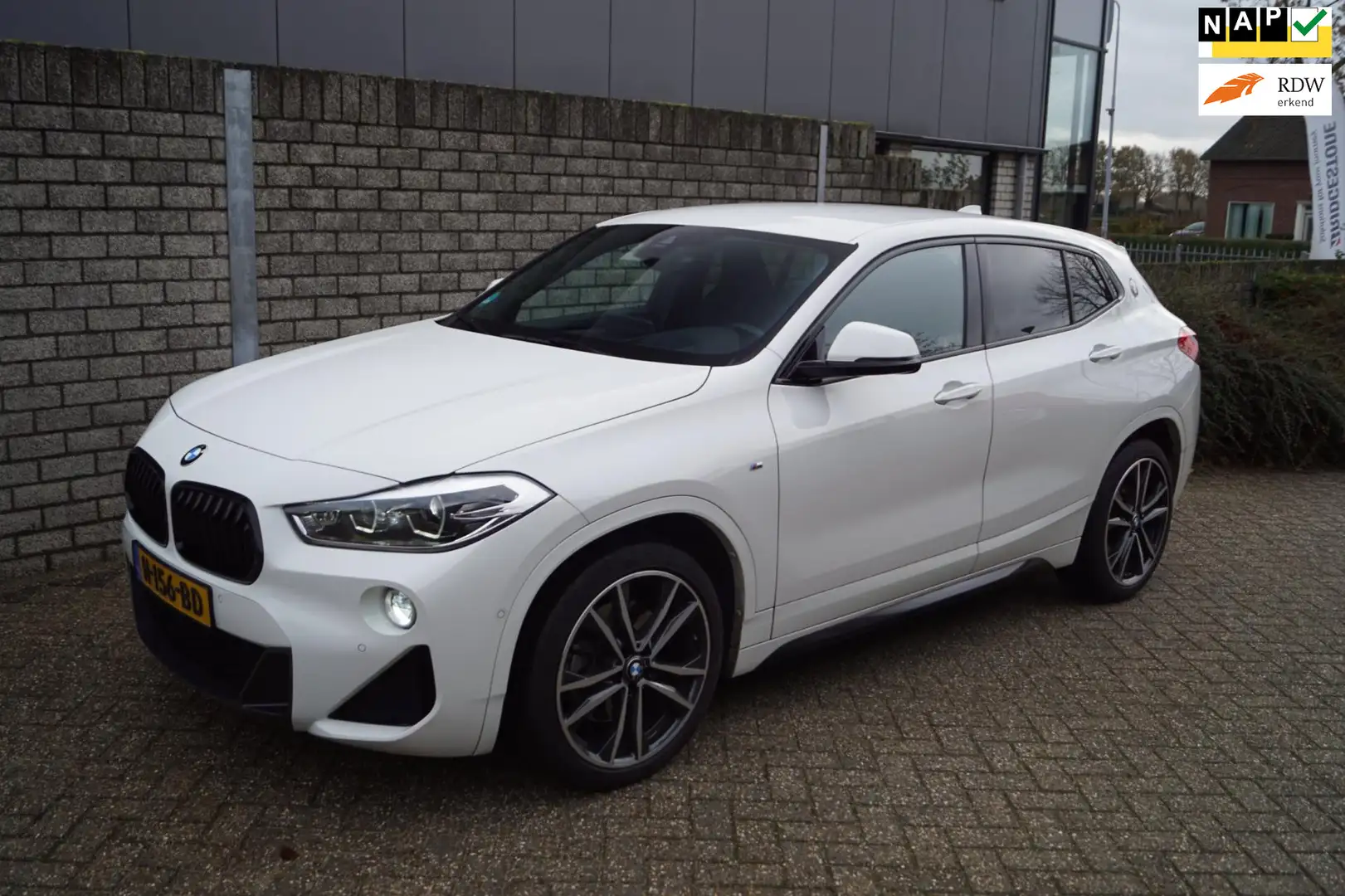 BMW X2 SDrive20i Executive Edition M Sport Autom Alcantar Wit - 1