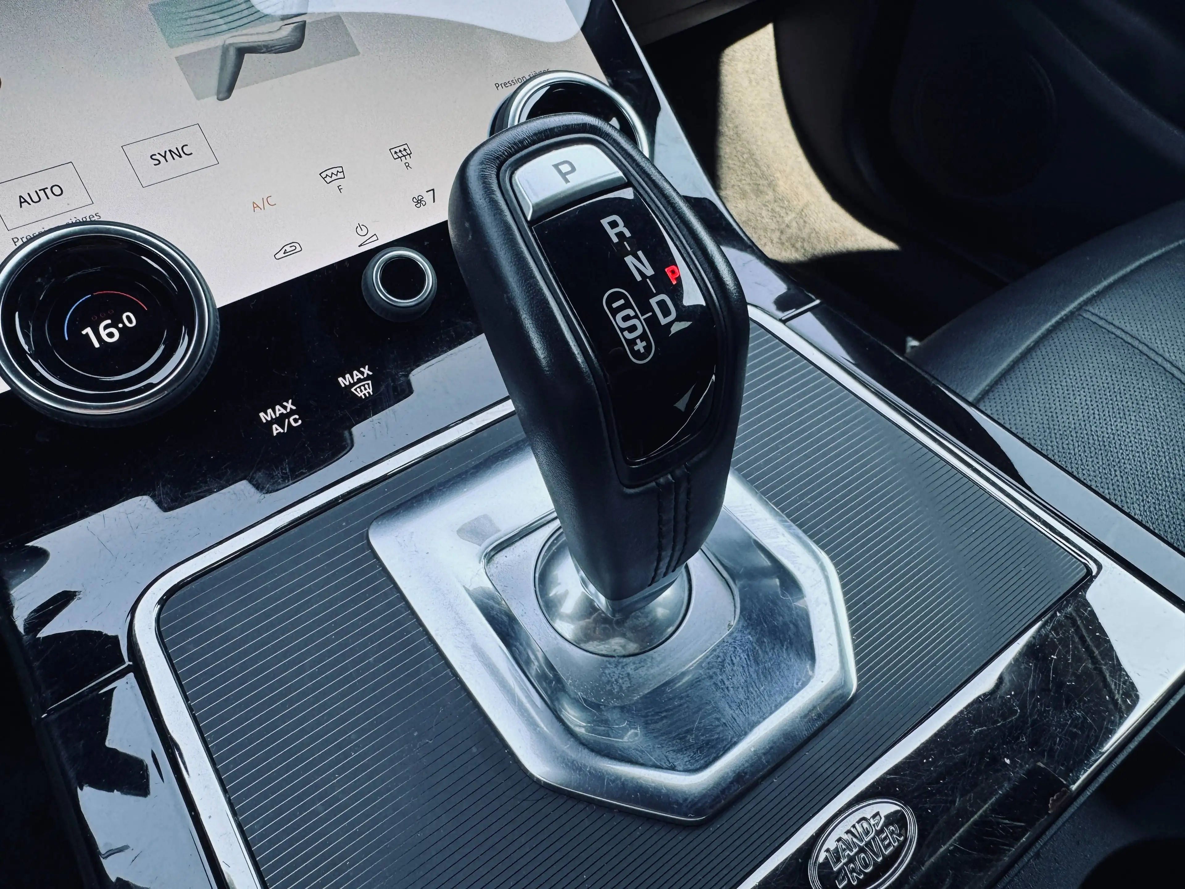Land Rover Range Rover Evoque Evoque 2.0 TD4 4WD R-Dynamic, TVA Recuperable. Automatique. — photo 2