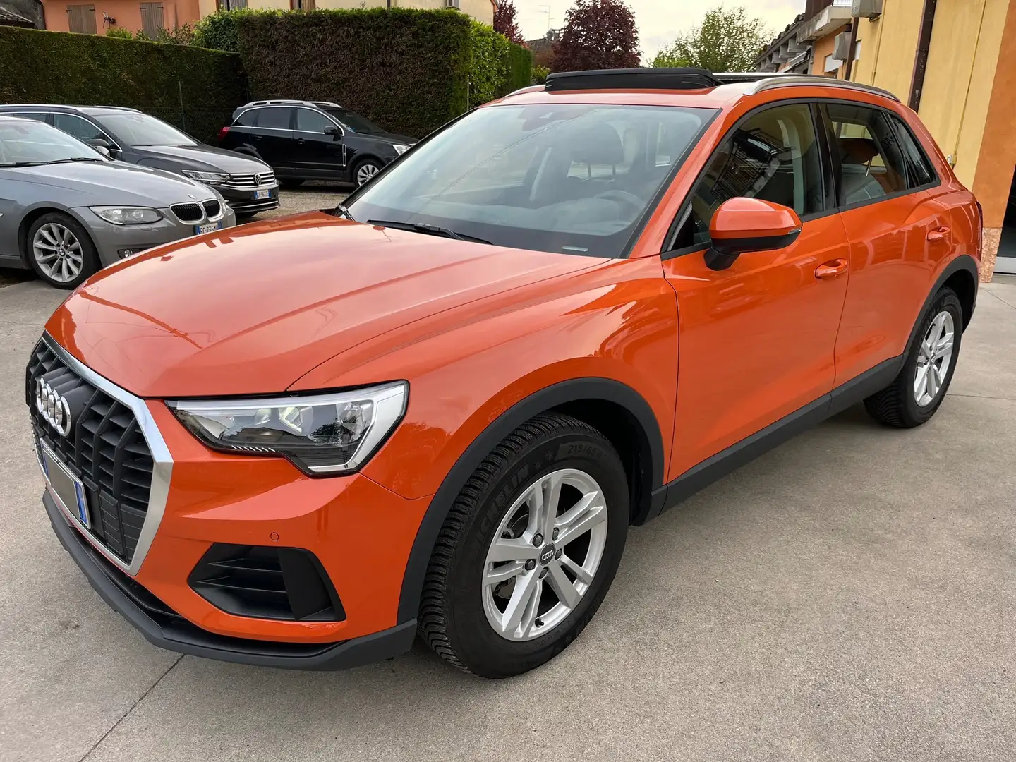 Audi Q3 2.0tdi Business Advanced s-tronic TETTO PANORAMICO Arancione - 1