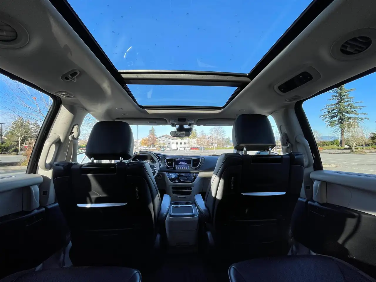 Chrysler Pacifica снимка Chrysler Pacifica