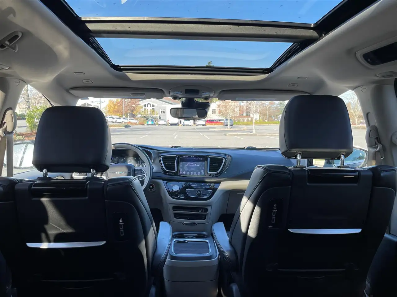 Chrysler Pacifica снимка Chrysler Pacifica