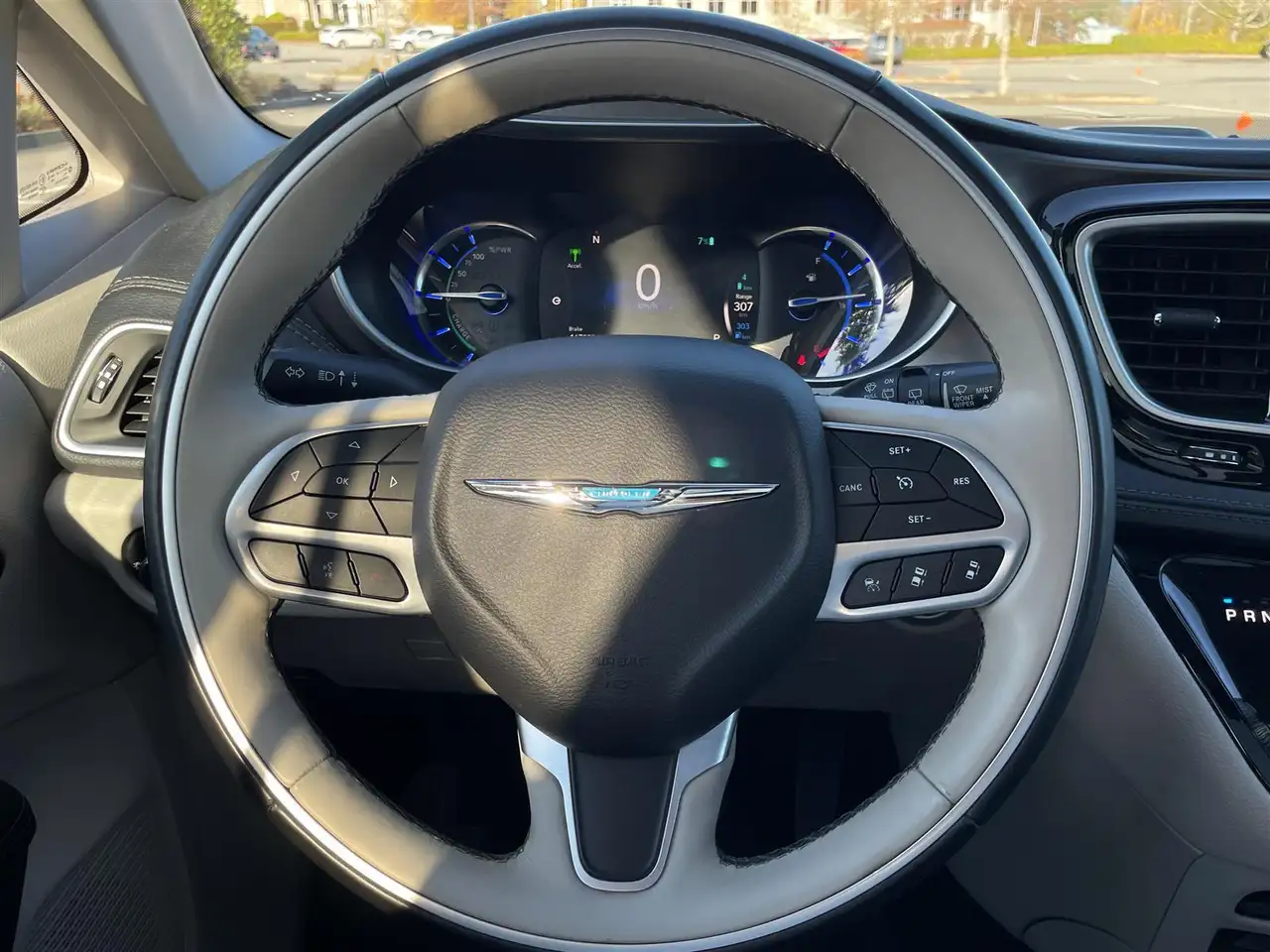 Chrysler Pacifica снимка Chrysler Pacifica