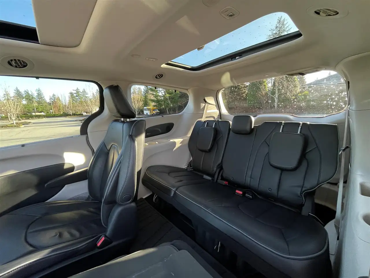 Chrysler Pacifica снимка Chrysler Pacifica