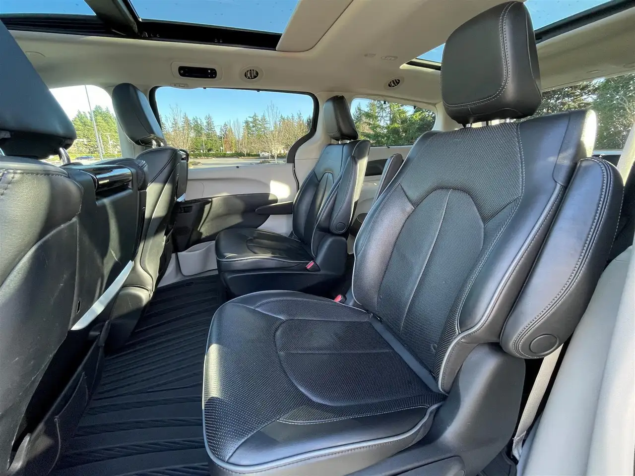 Chrysler Pacifica снимка Chrysler Pacifica