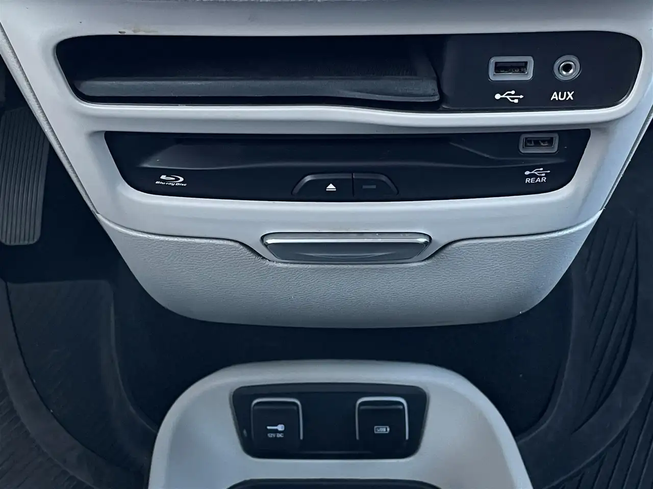 Chrysler Pacifica снимка Chrysler Pacifica