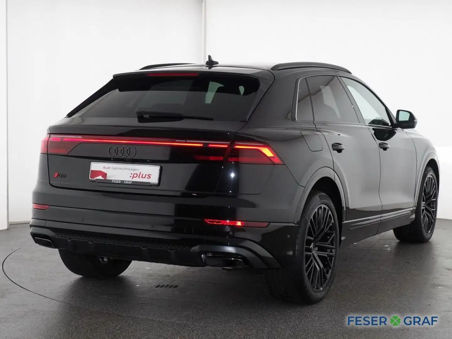 Audi Q8 50 TDI S line Plus quattro Matrix PANO Alu-22 Zwart - 2