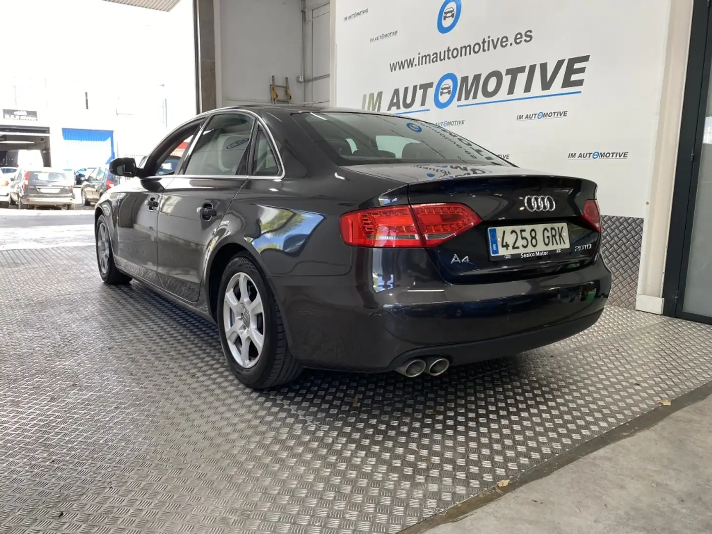 Audi A4 2.0TDI DPF 143 Gris - 2