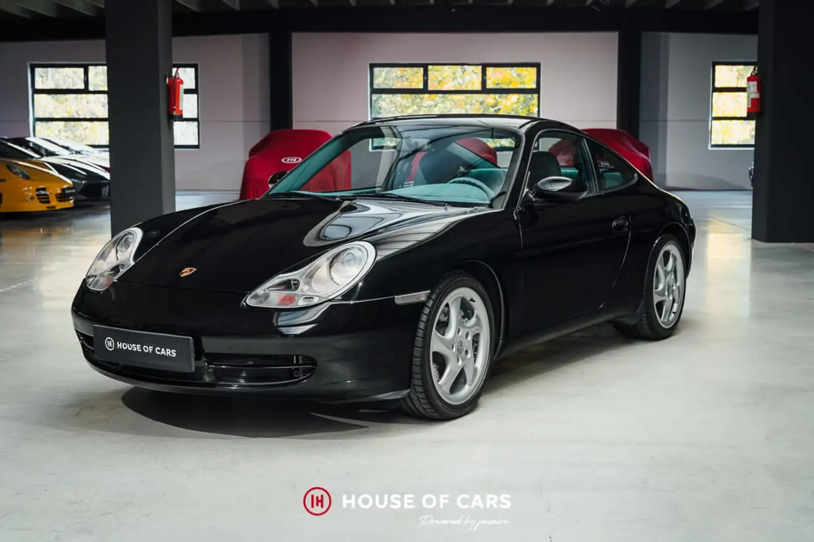 Porsche 911 996.1 Carrera 4 Manual - Only serviced by Porsche Noir - 2