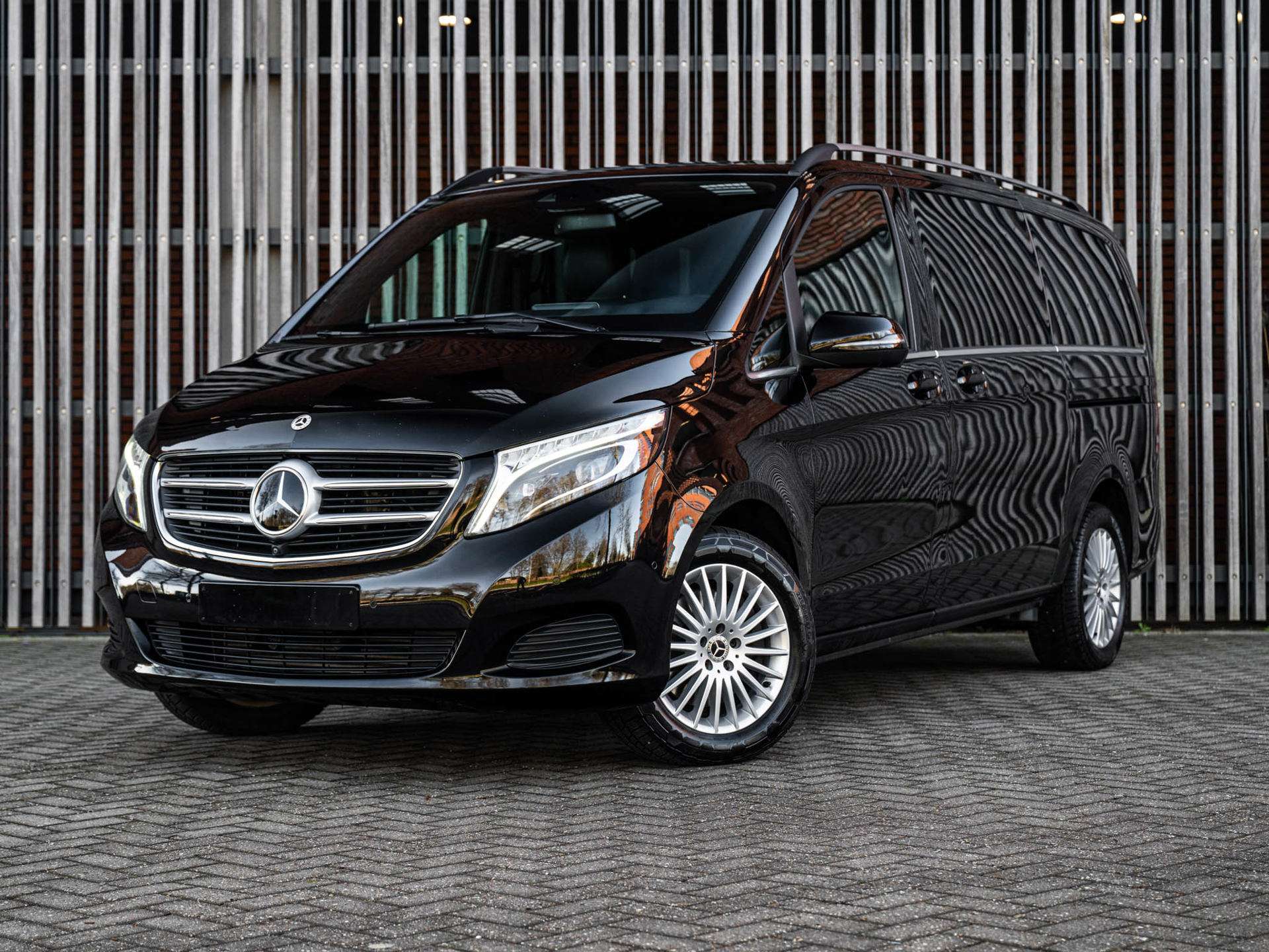 Mercedes-Benz V 220