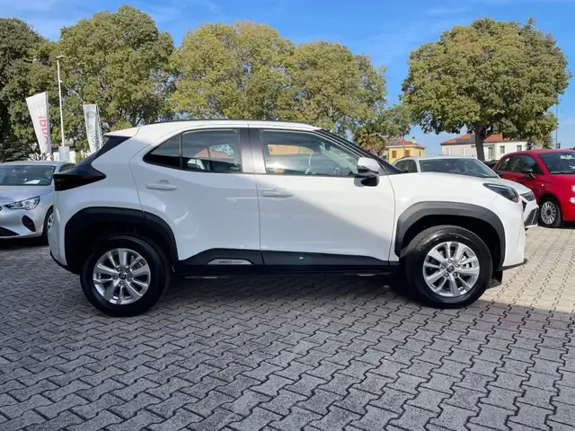 Toyota Yaris Cross view 4