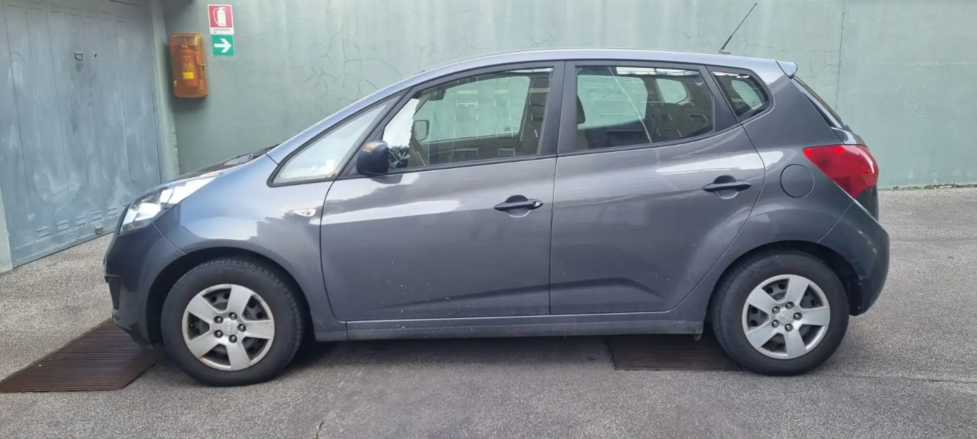 Kia Venga Venga 1.4 cvvt LX Easy Gris - 2
