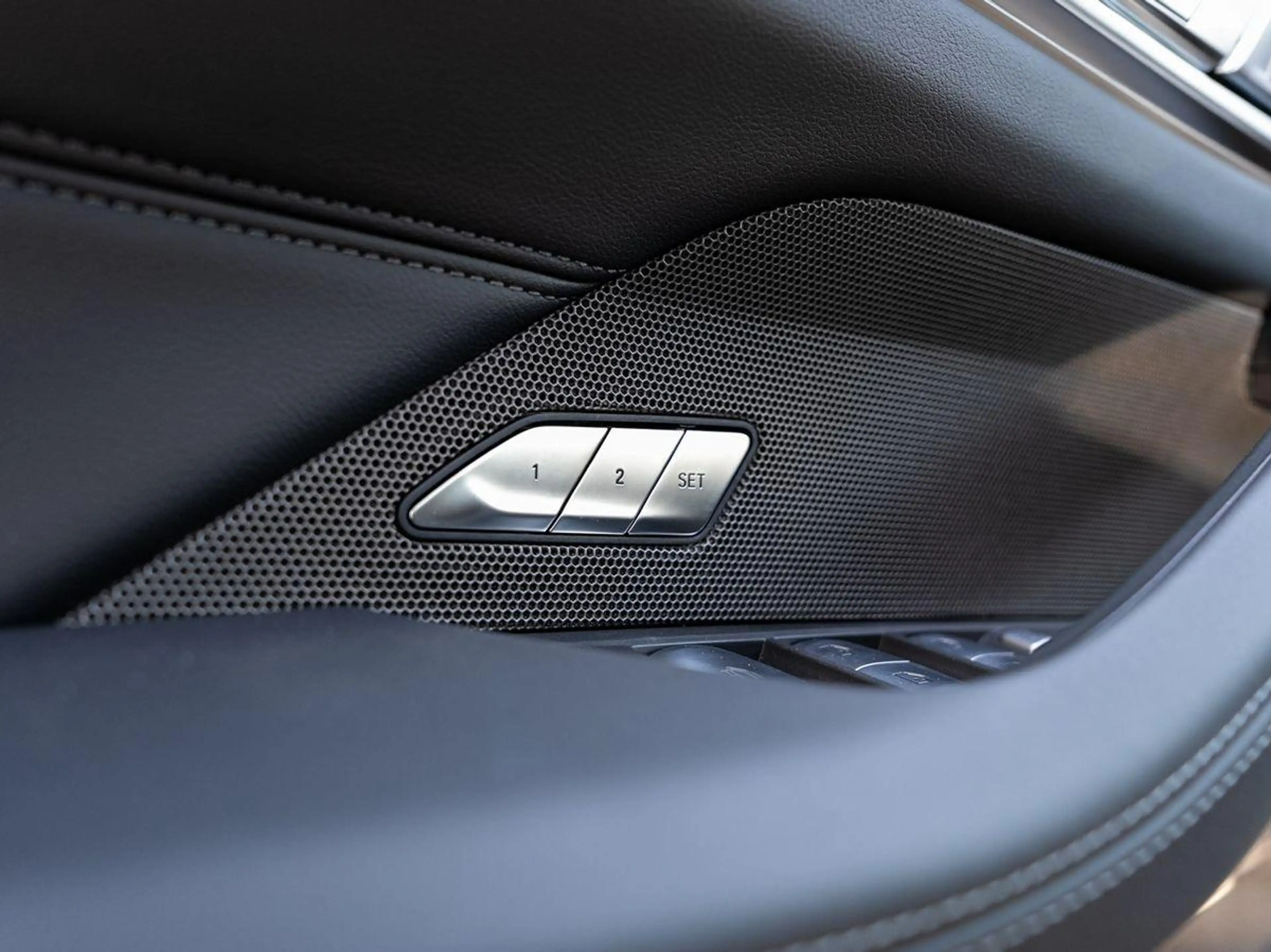 BMW M4 Competition xDrive Cabrio ACC Sitzlüft Carbon — photo 10