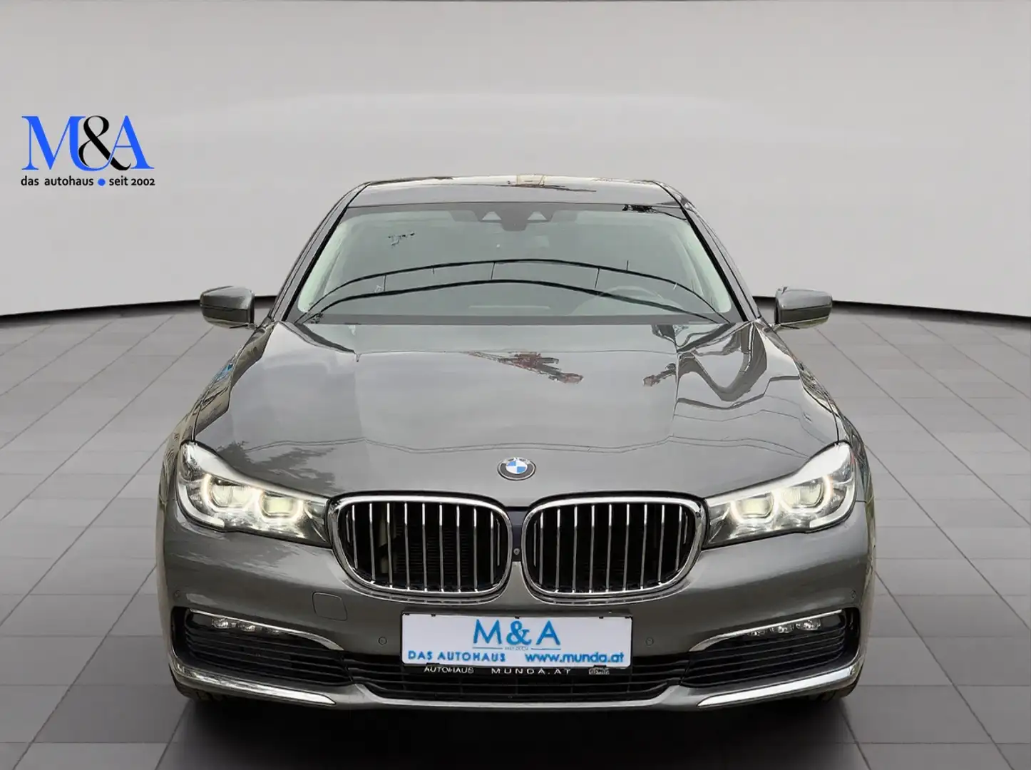 BMW 730 7er Grau - 2