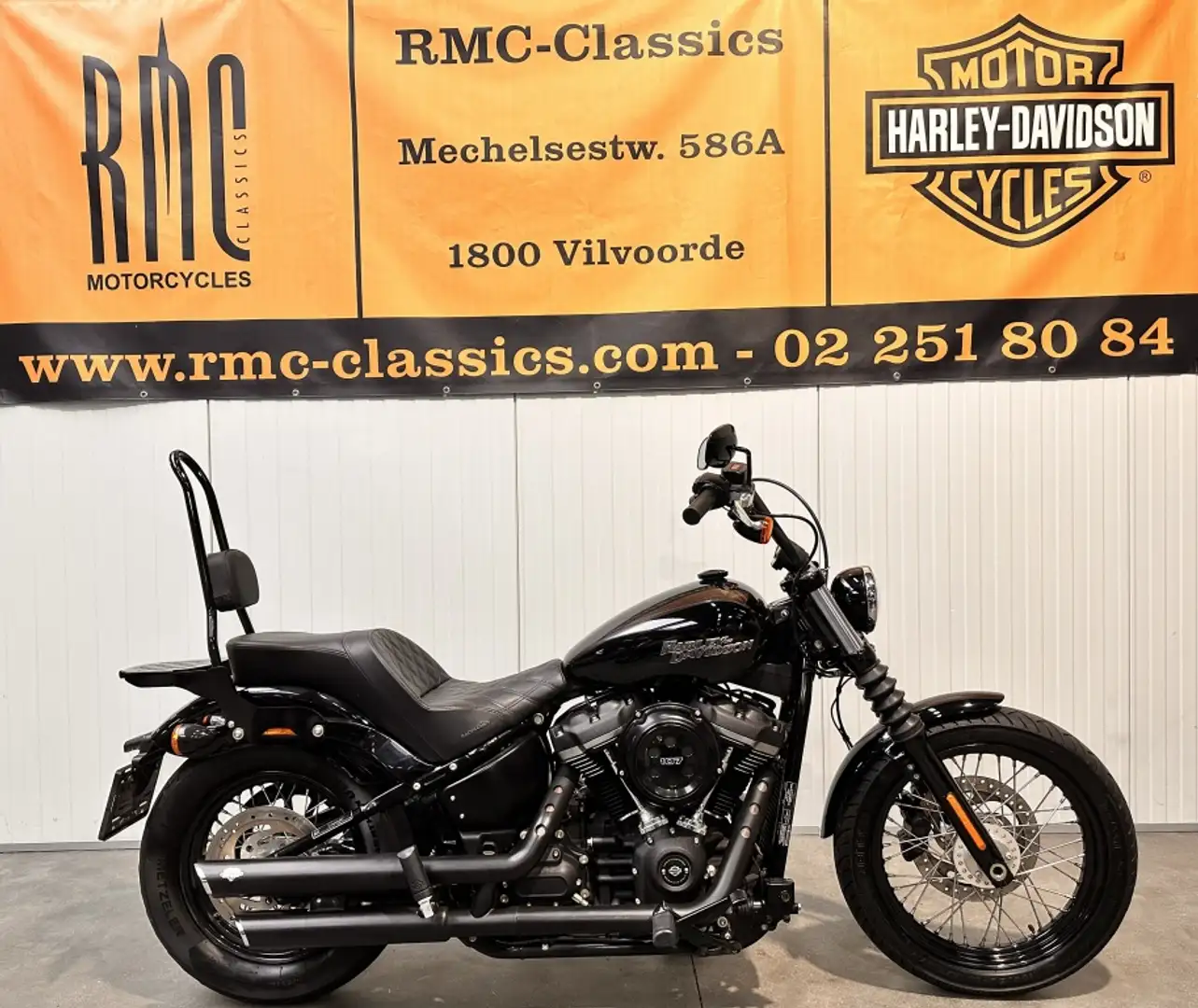 Harley-Davidson Street Bob Cruiser Softail - 107 Noir - 1
