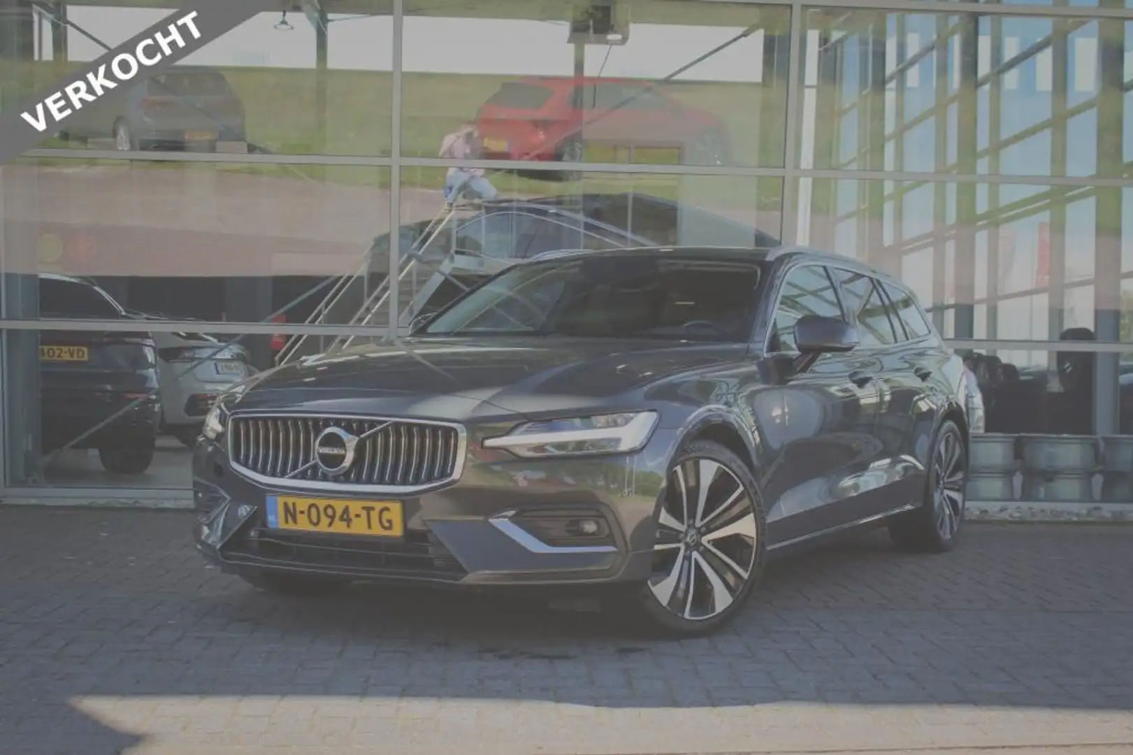 Volvo V60 2.0 D3 Momentum AUT/LEDER/LMV VERKOCHT Gris - 1