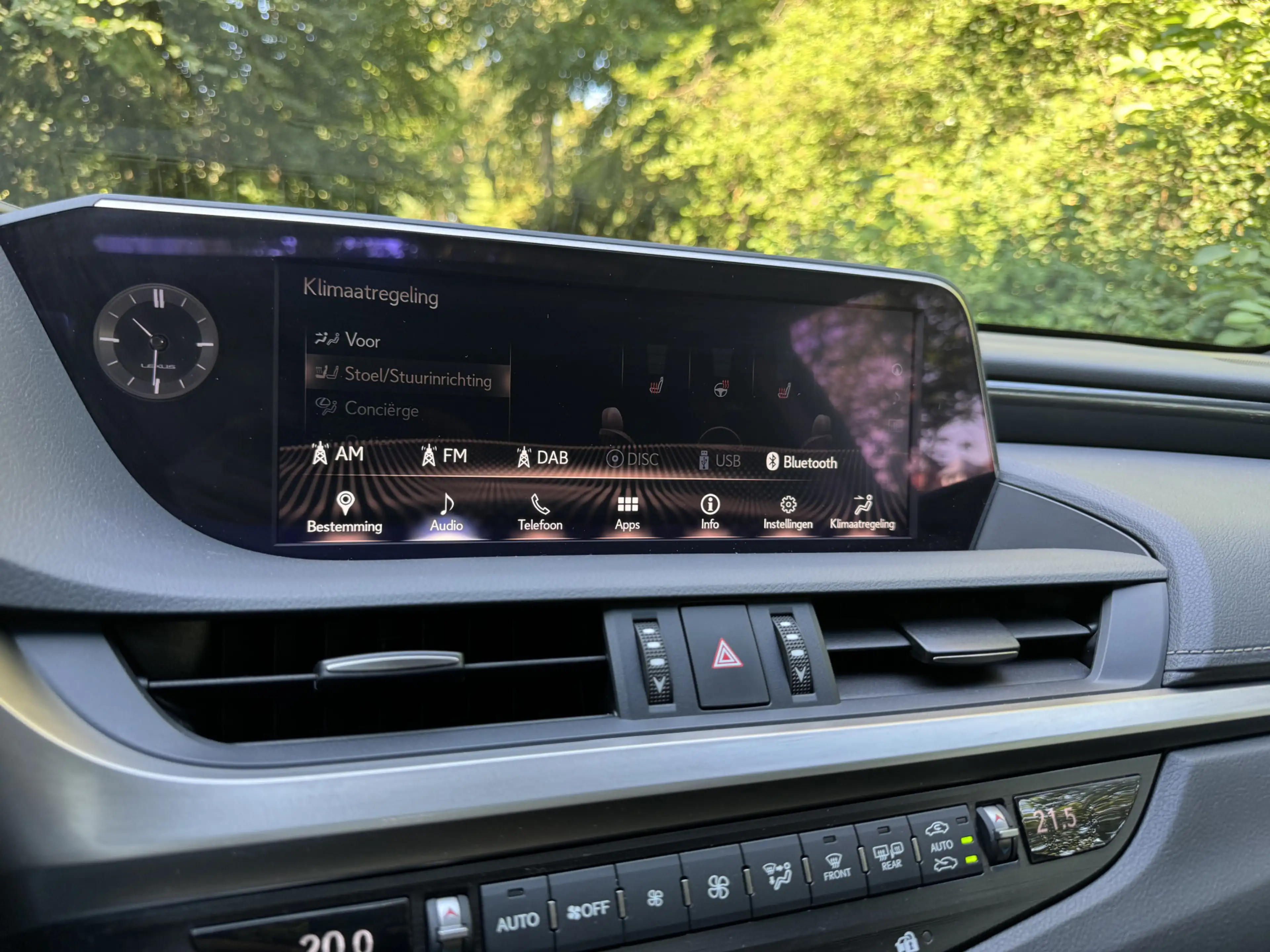 Lexus ES 300 300h Preference Line Business — photo 17