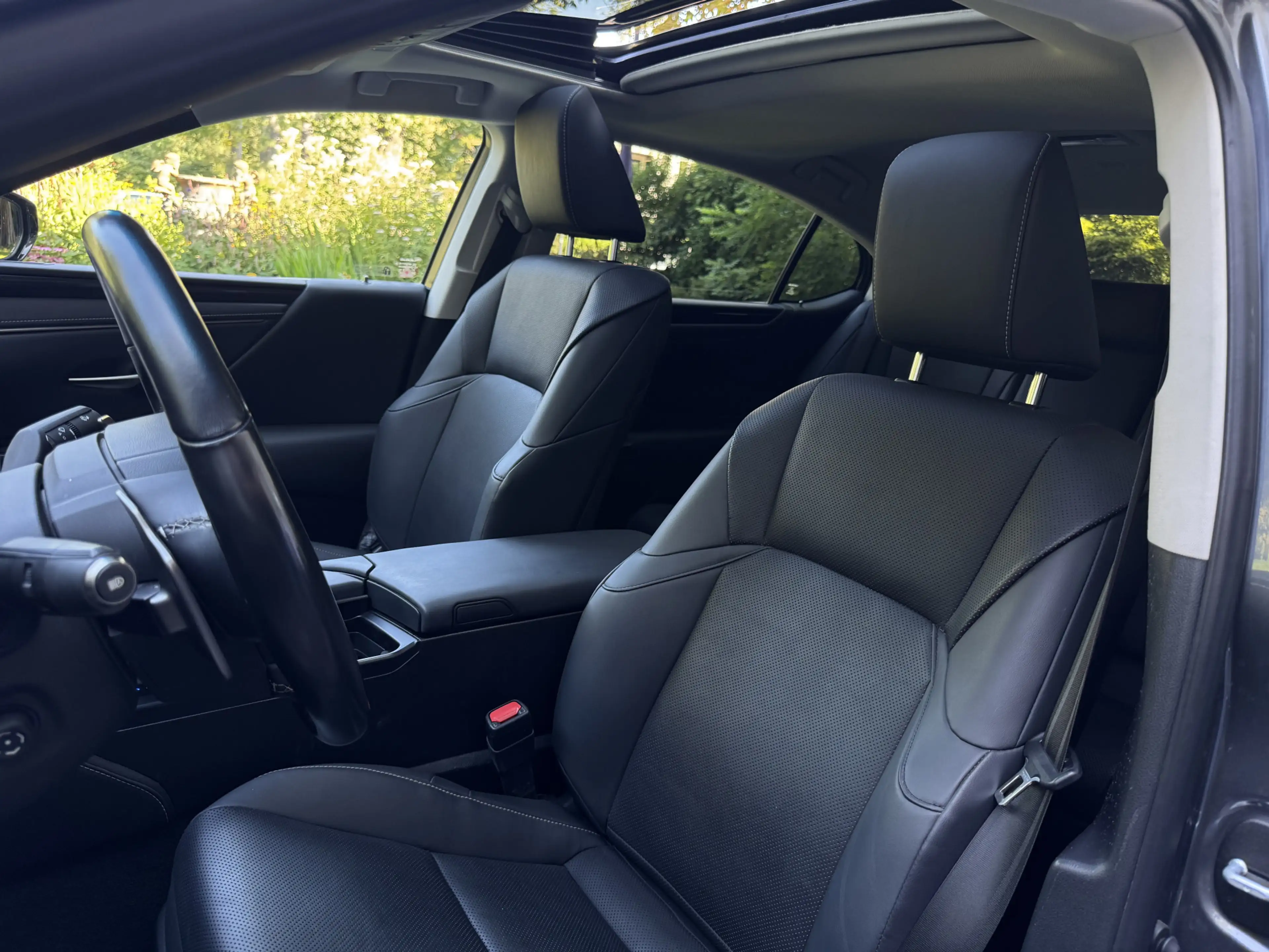 Lexus ES 300 300h Preference Line Business — photo 6