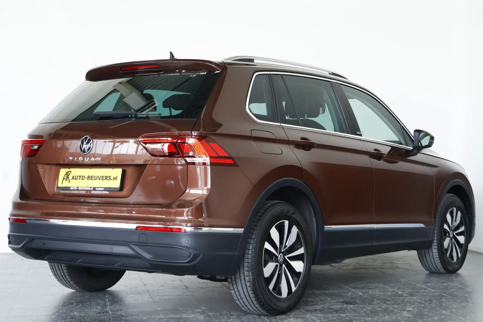 Volkswagen Tiguan 1.5 TSI Move DSG / LED / Aut / Navi / ACC / CarPla Bruin - 2