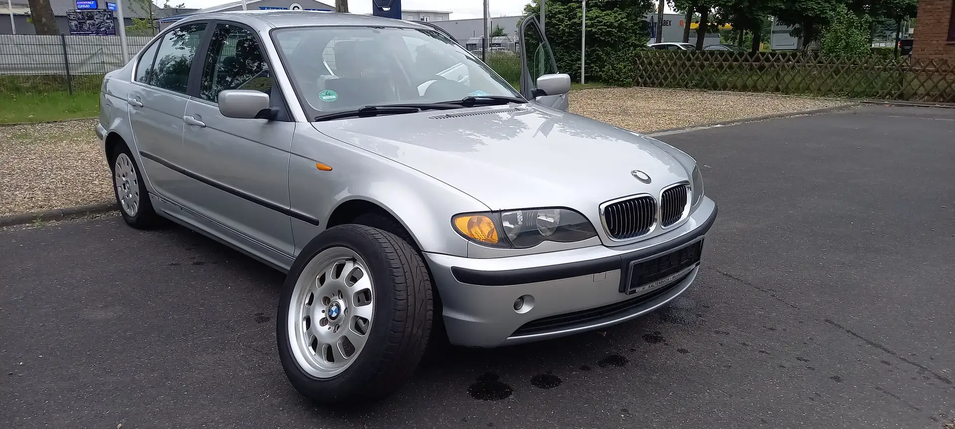 BMW 320 320i Grau - 2
