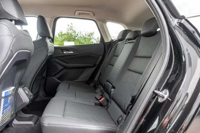 BMW 2 Series view 9
