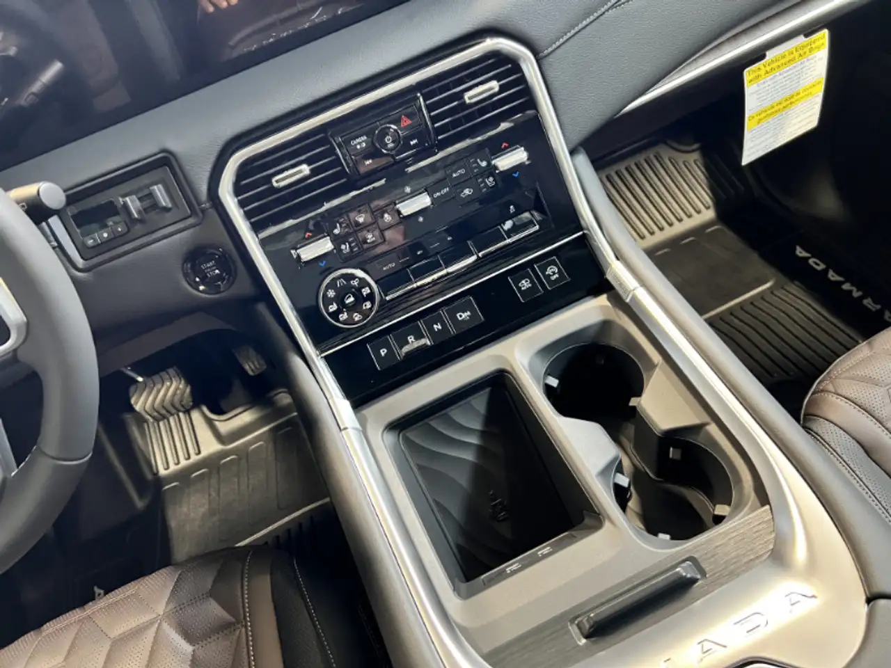Nissan Armada снимка Nissan Armada