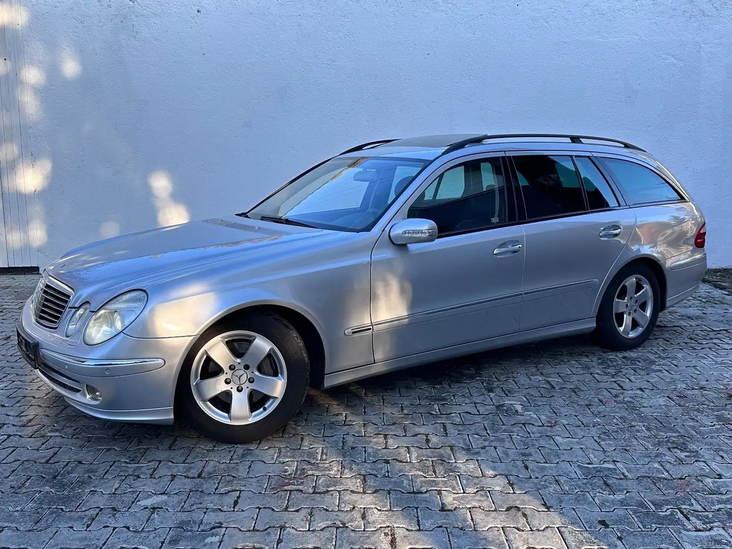 Mercedes-Benz E 320 E320 CDI T Avantgarde/Distronic/H&K/Leder/Lift Silber - 1