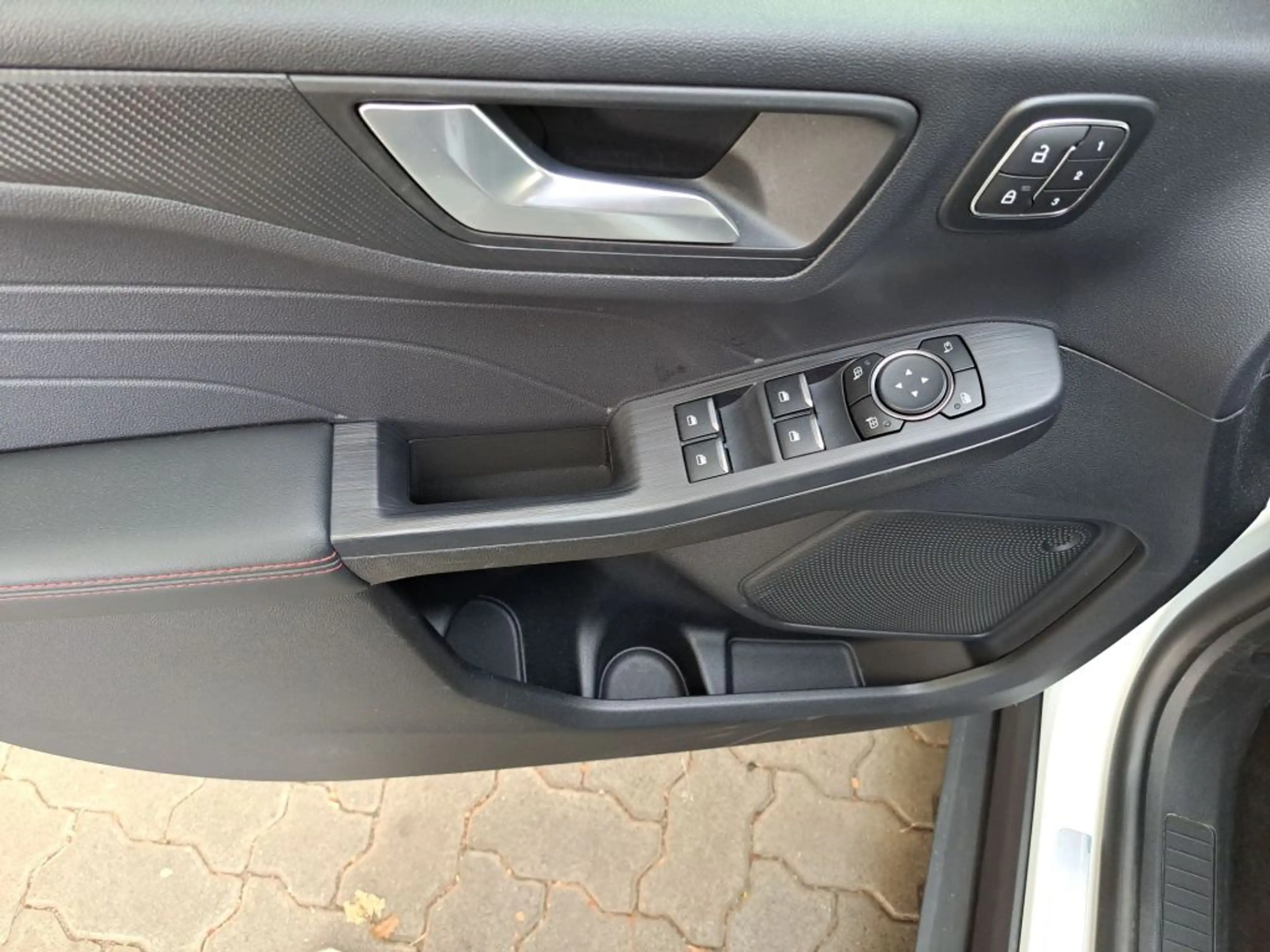 Ford Kuga 2.5 Duratec FHEV 4x4 ST-LINE X AHK+PANO — photo 10