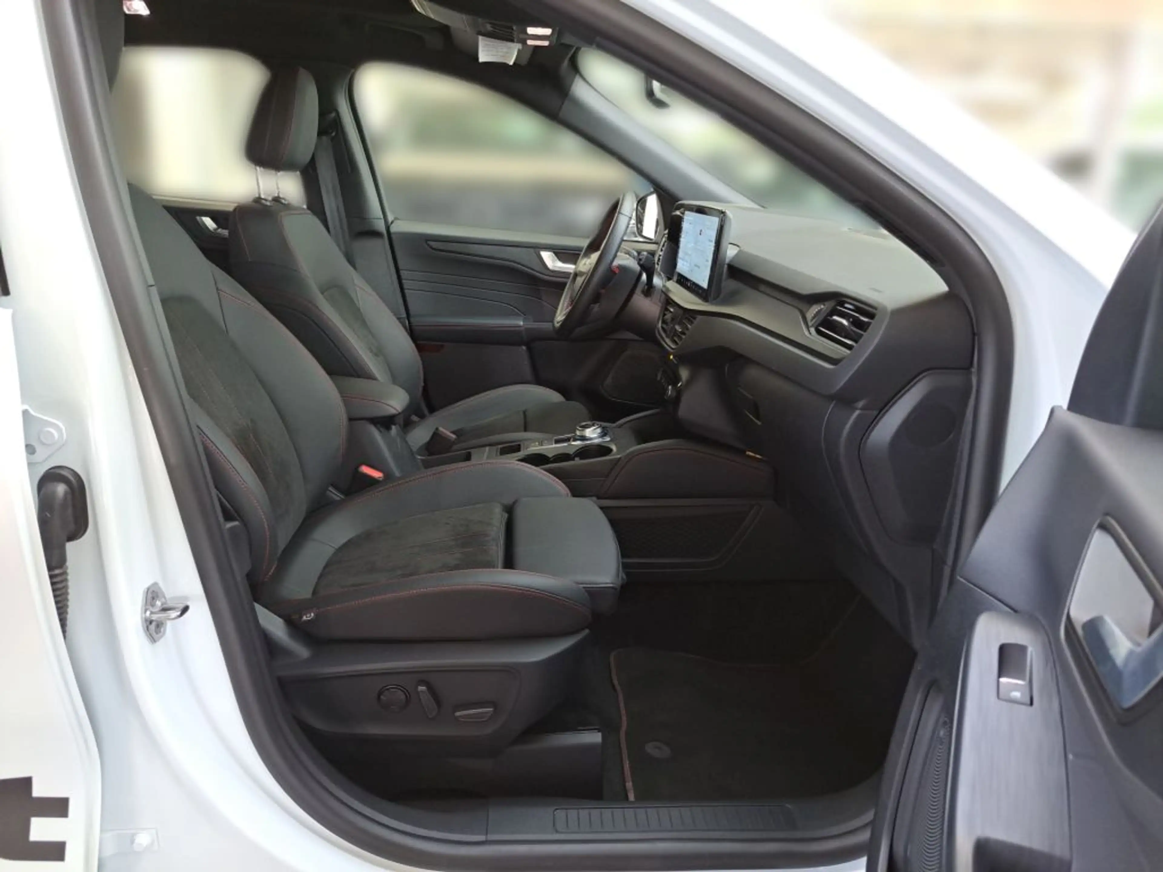 Ford Kuga 2.5 Duratec FHEV 4x4 ST-LINE X AHK+PANO — photo 18