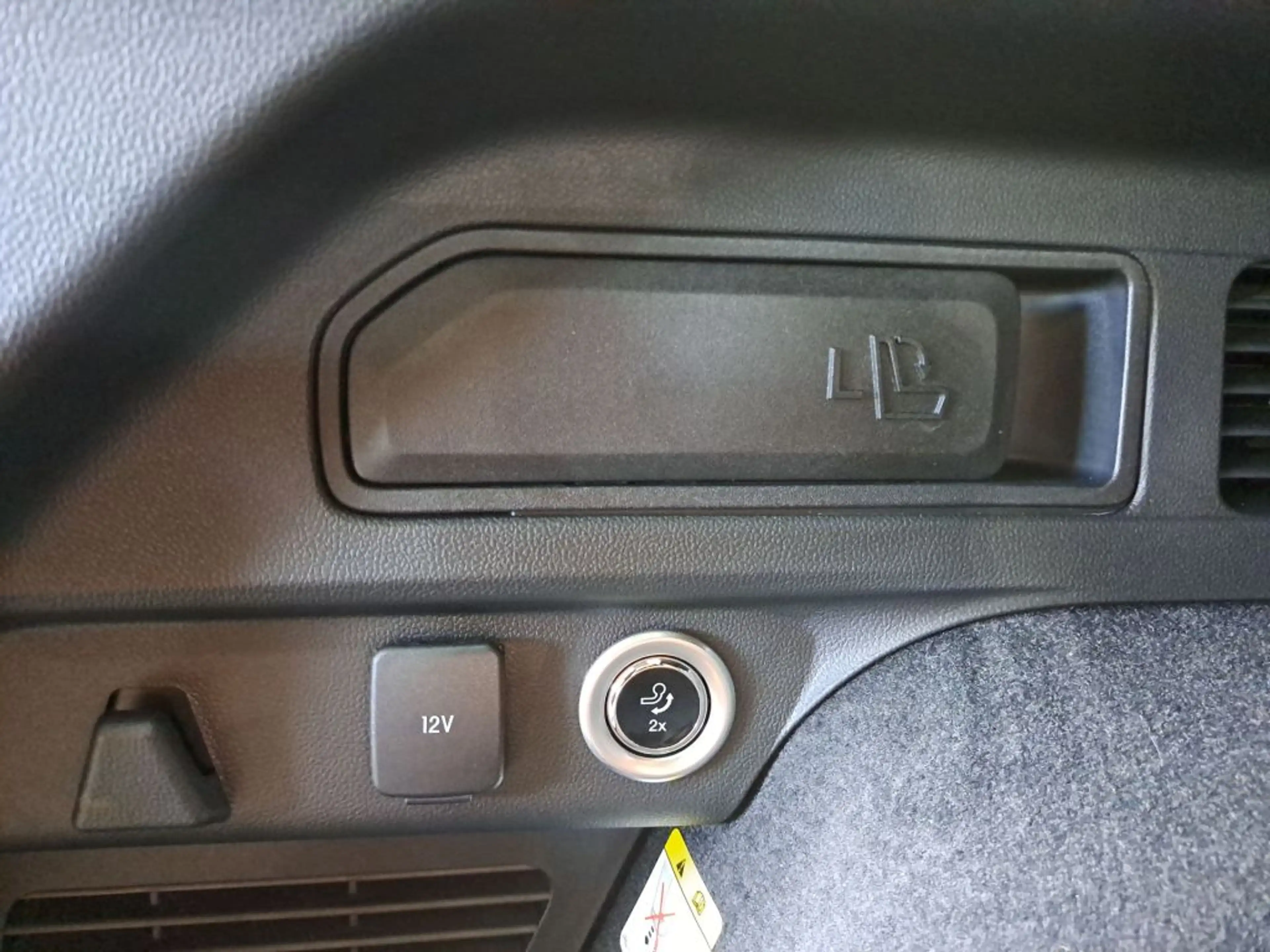 Ford Kuga 2.5 Duratec FHEV 4x4 ST-LINE X AHK+PANO — photo 23