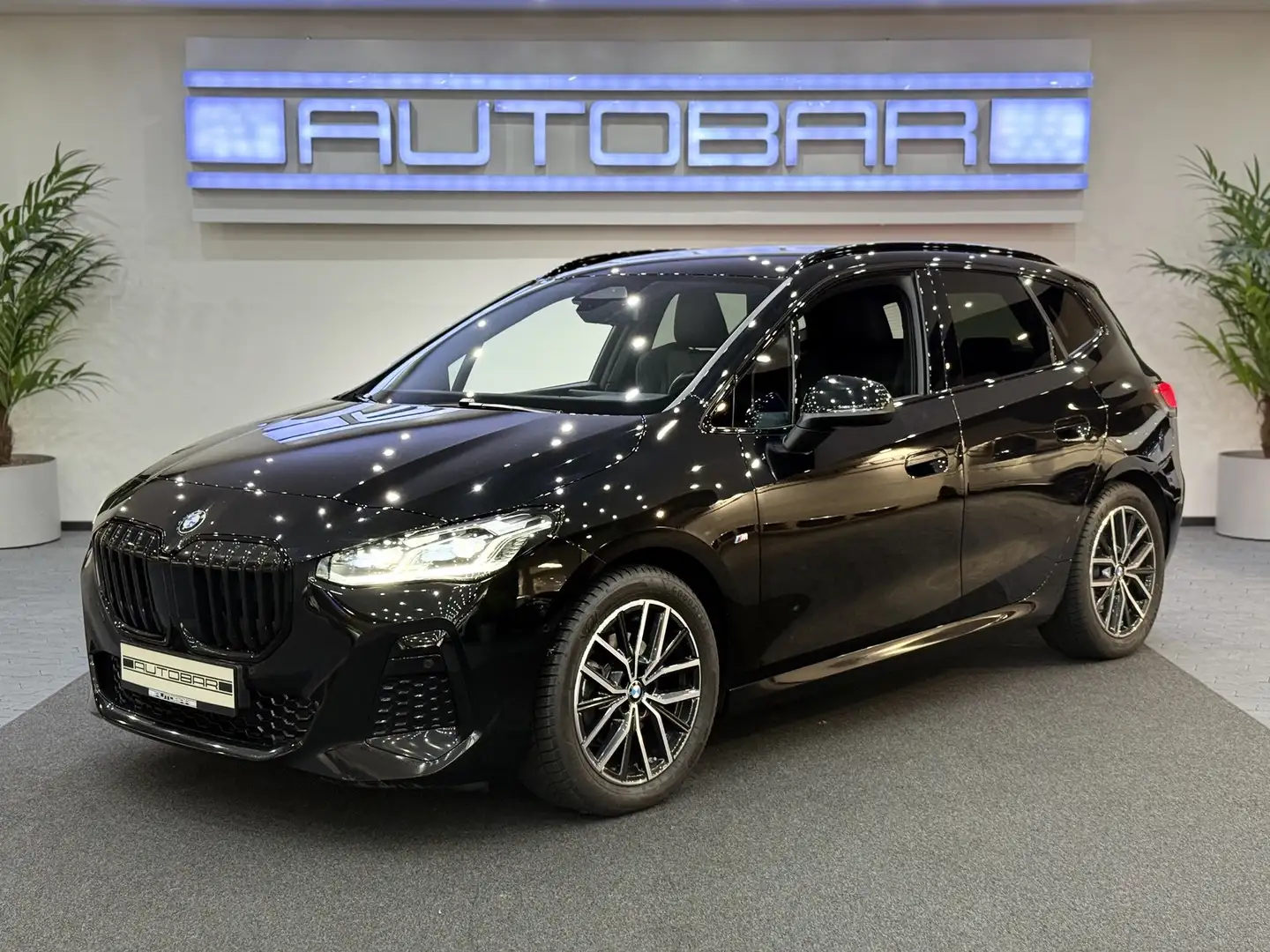 BMW 218 Active Tourer M-SPORT*LEDER*ACC*RFK*AMBI*AHK Schwarz - 1