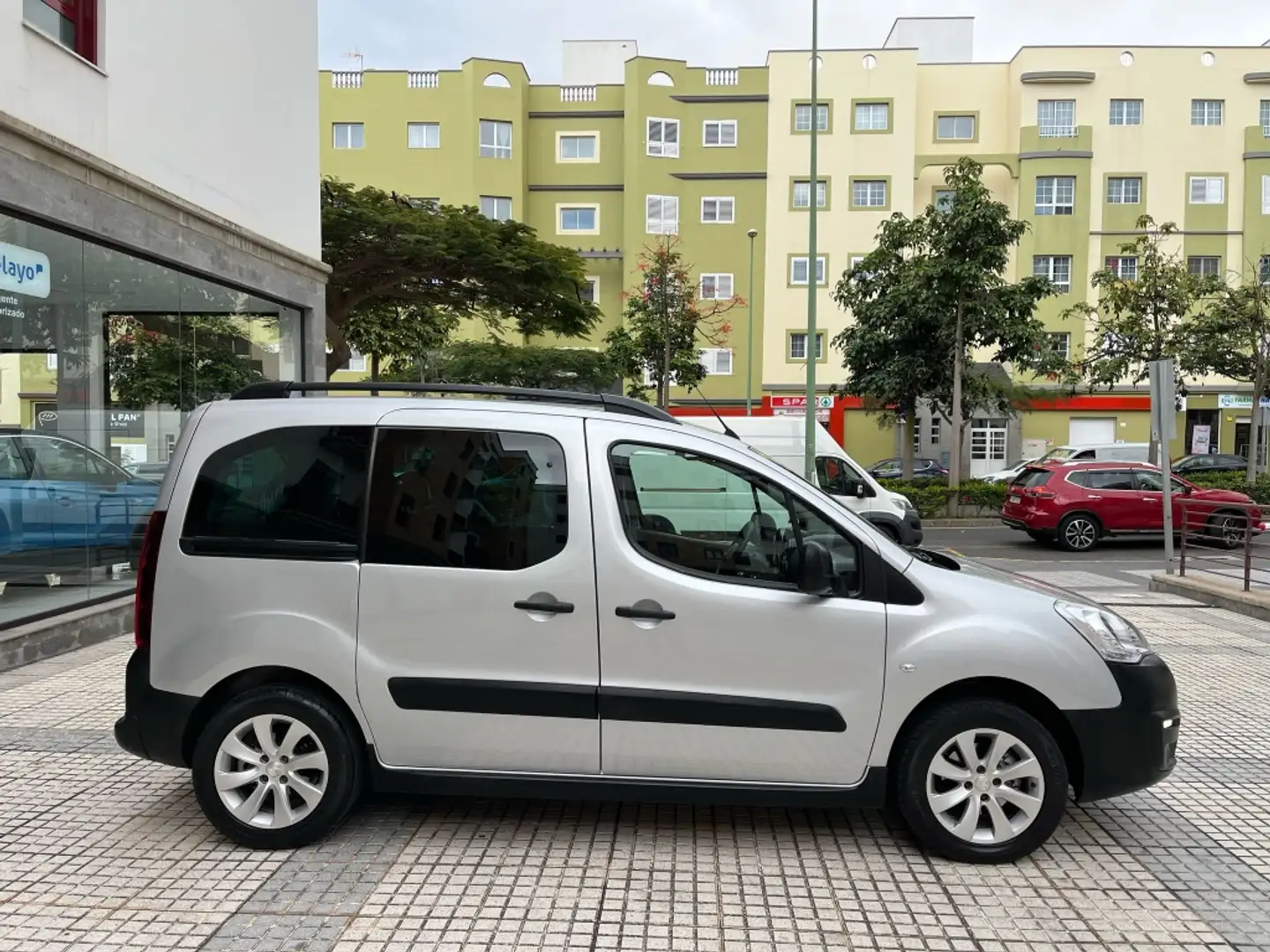 Peugeot Partner Tepee 1.2 PureTech Active 110 Gris - 2