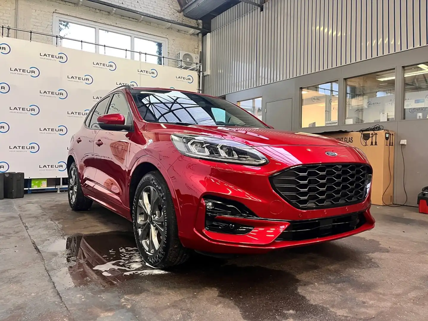 Ford Kuga ST-Line X 2.5i PHEV 225pk Automaat Rouge - 2