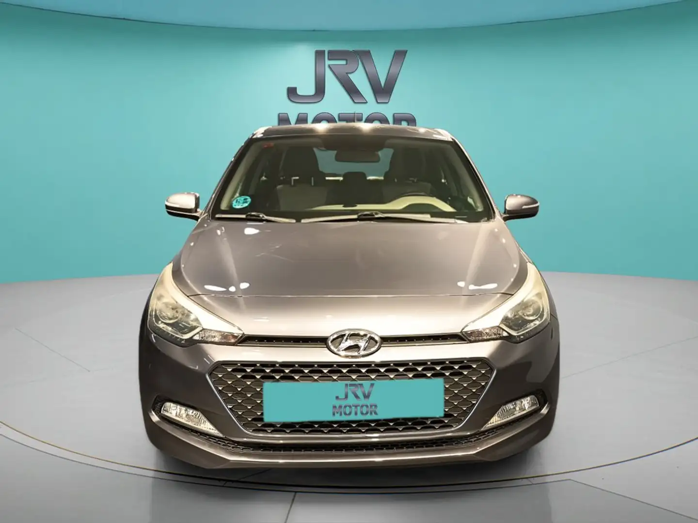 Hyundai i20 1.4 Klass Aut. Gris - 2