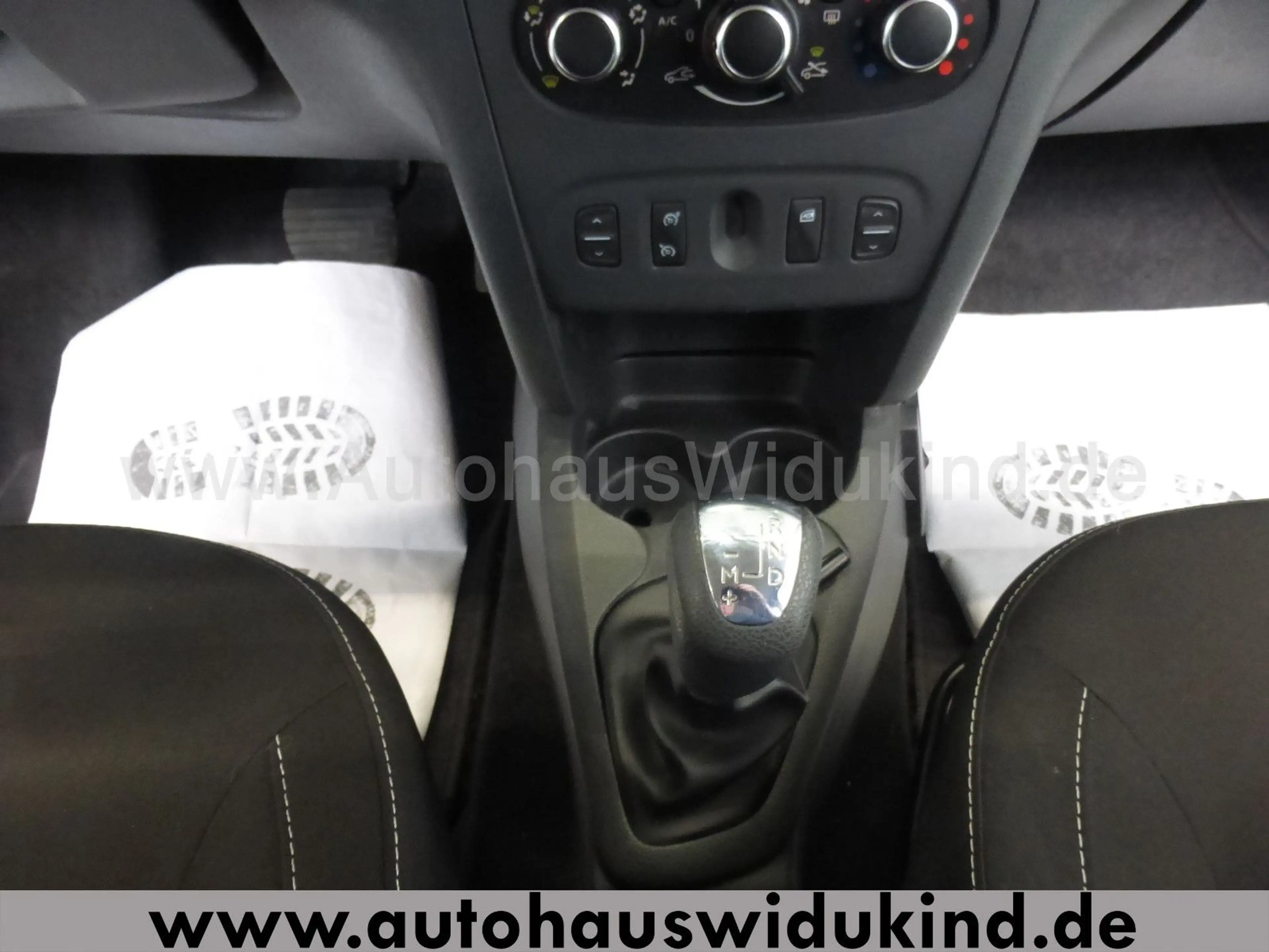 Dacia Logan II Kombi Laureate Autom. Navi Kamera 1.Hd — photo 14