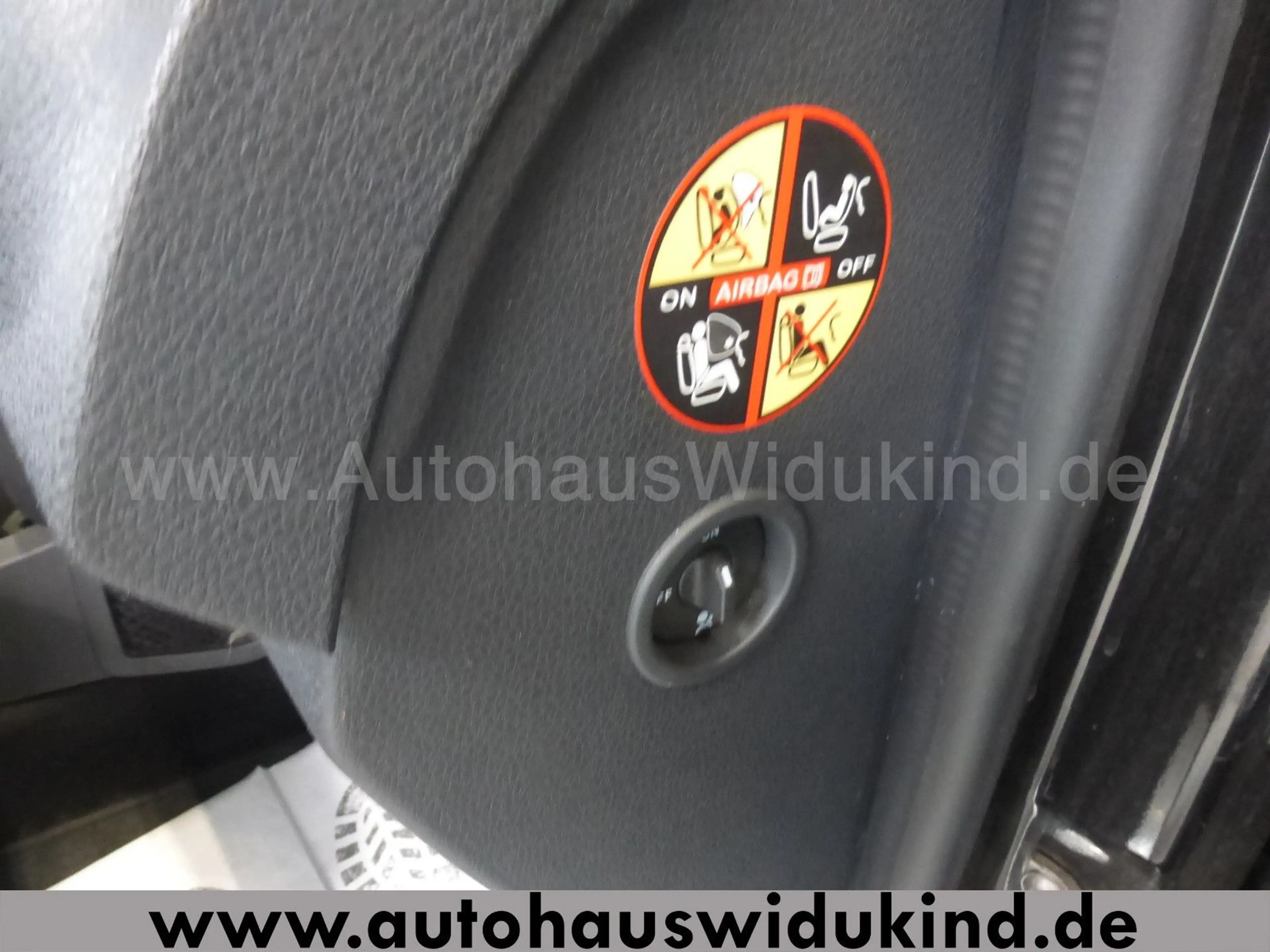 Dacia Logan II Kombi Laureate Autom. Navi Kamera 1.Hd — photo 15