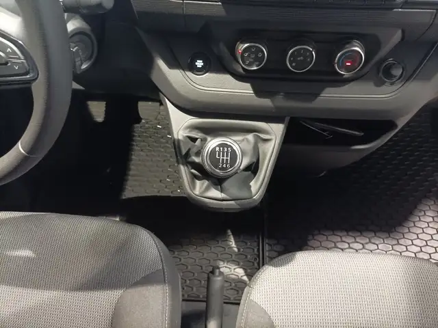 Renault Trafic view 13