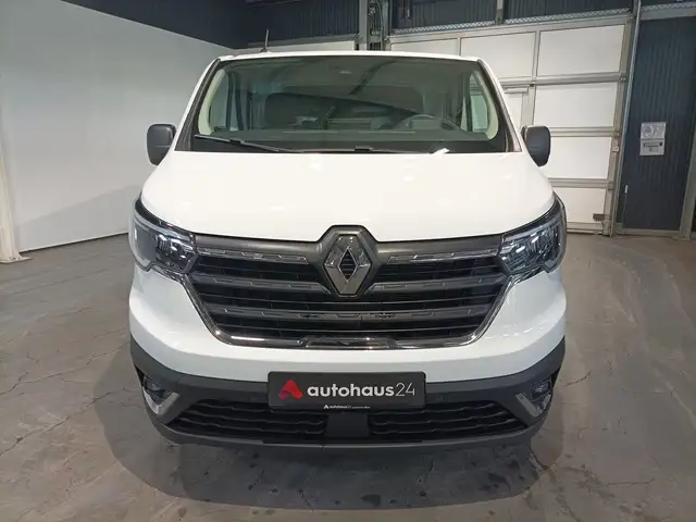 Renault Trafic view 2