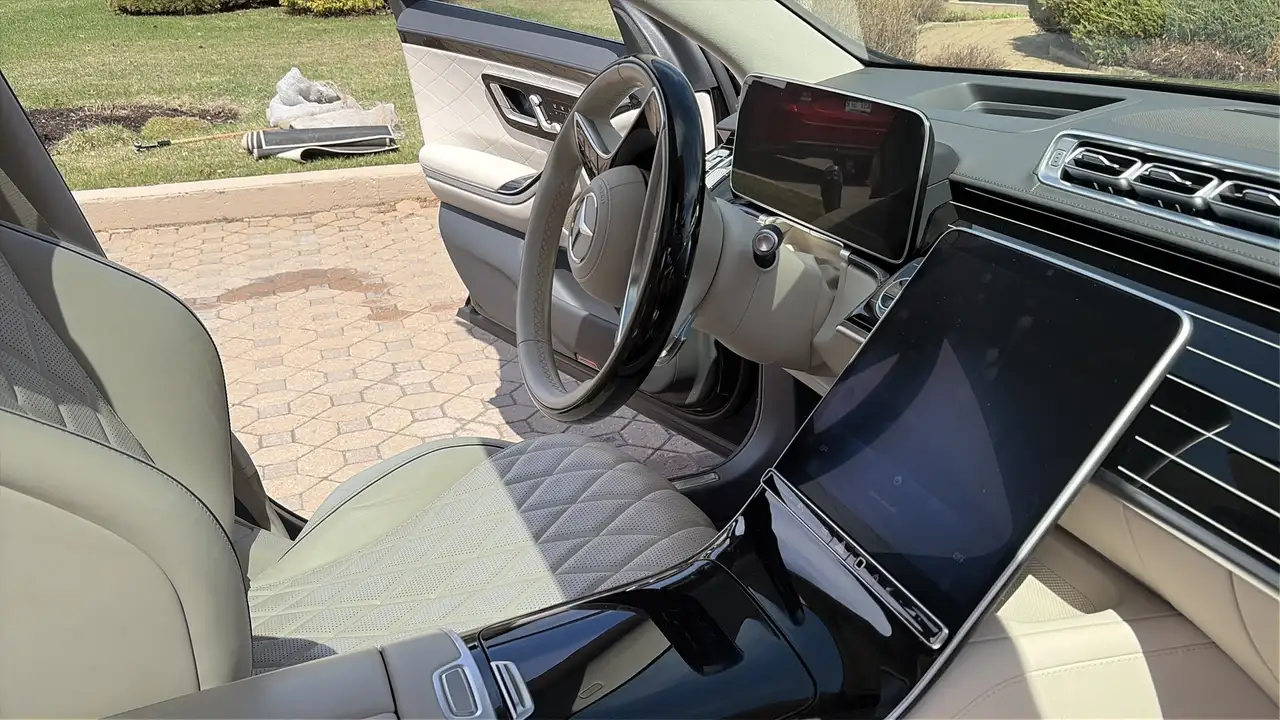 Mercedes-Benz S-Class снимка Mercedes-Benz S-Class