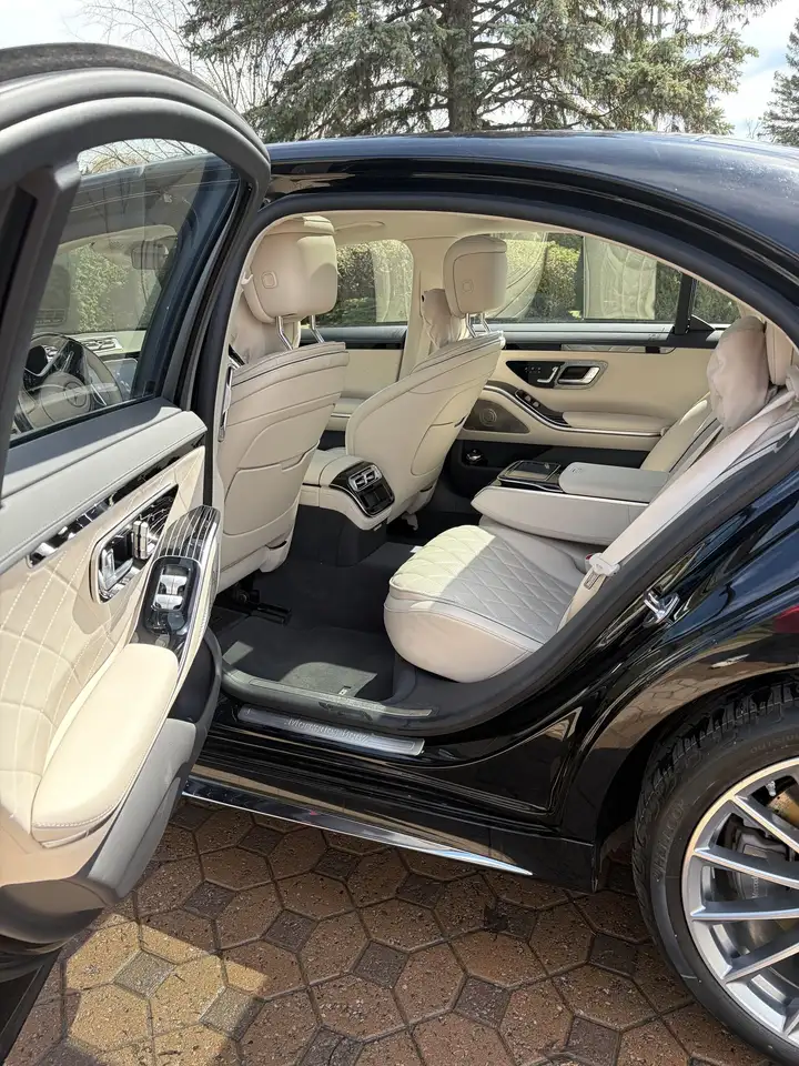 Mercedes-Benz S-Class снимка Mercedes-Benz S-Class