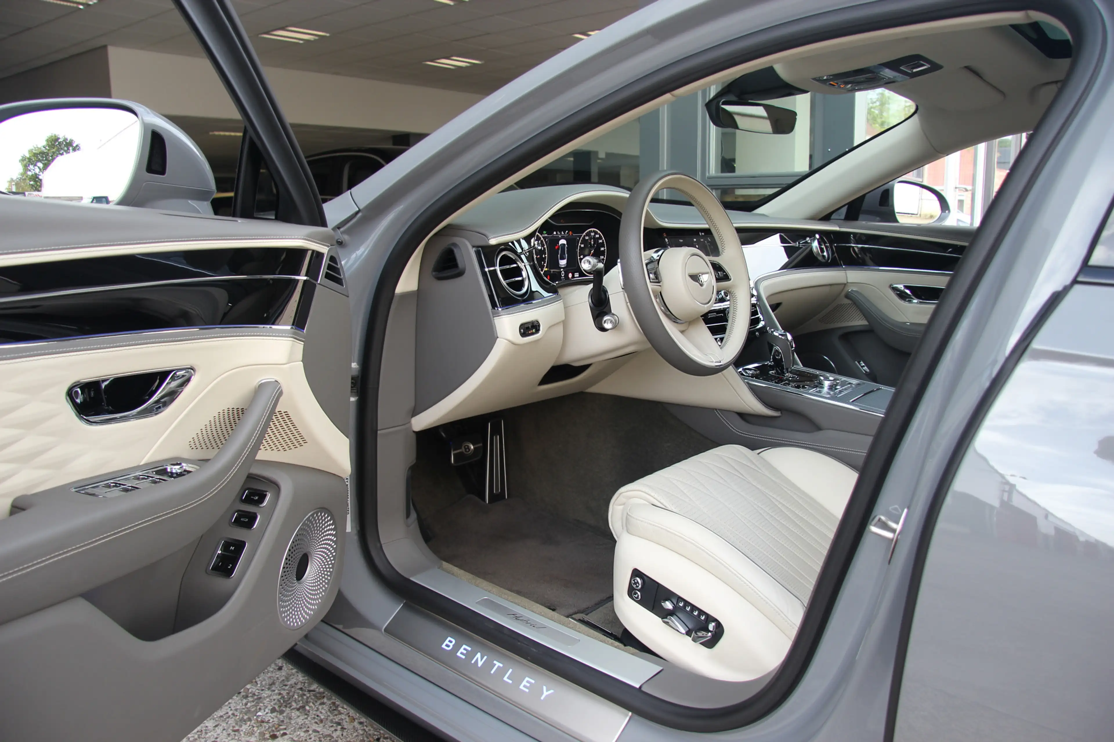 Bentley Flying Spur 2.9 V6 Hybrid | Blackline | Touring | Mulliner Dri — photo 13