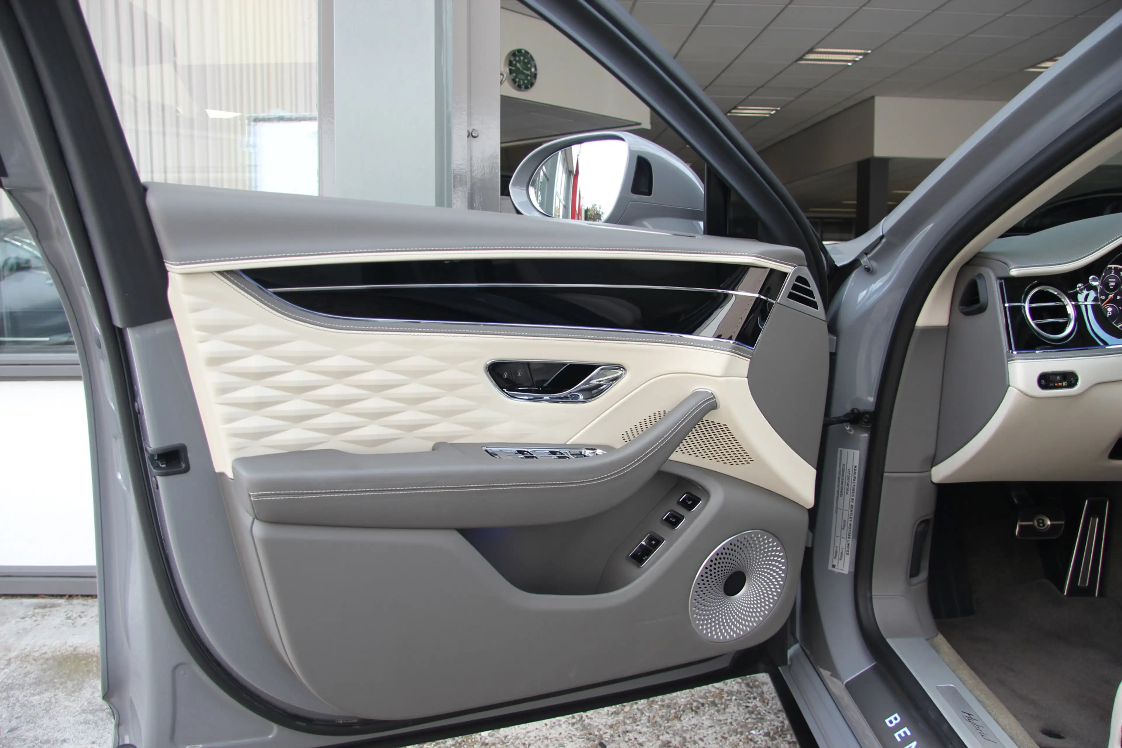 Bentley Flying Spur 2.9 V6 Hybrid | Blackline | Touring | Mulliner Dri — photo 24