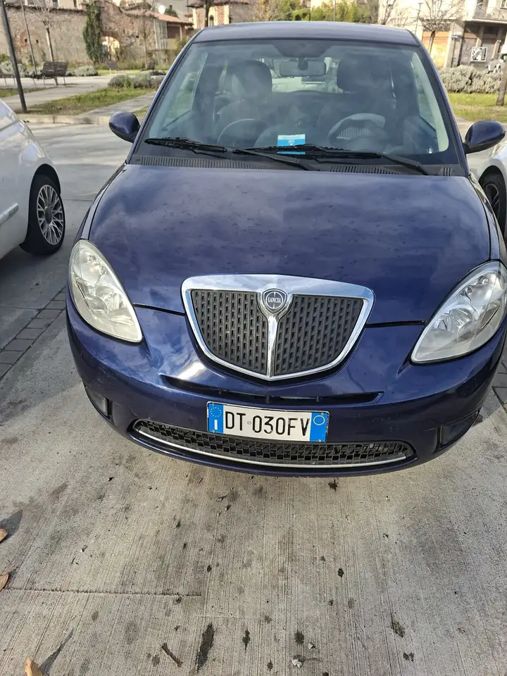 Lancia Ypsilon
