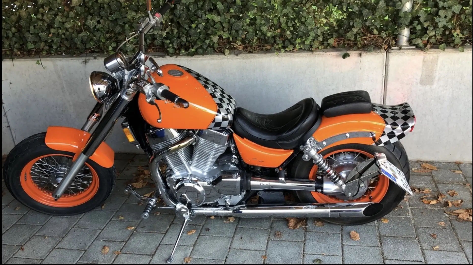 Suzuki VS 1400 Custom Bike - 1