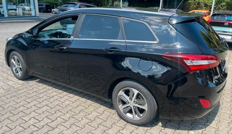 Hyundai i30 1.6 cw blue Passion — photo 3