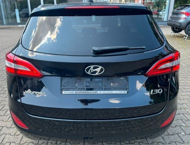 Hyundai i30 1.6 cw blue Passion — photo 4