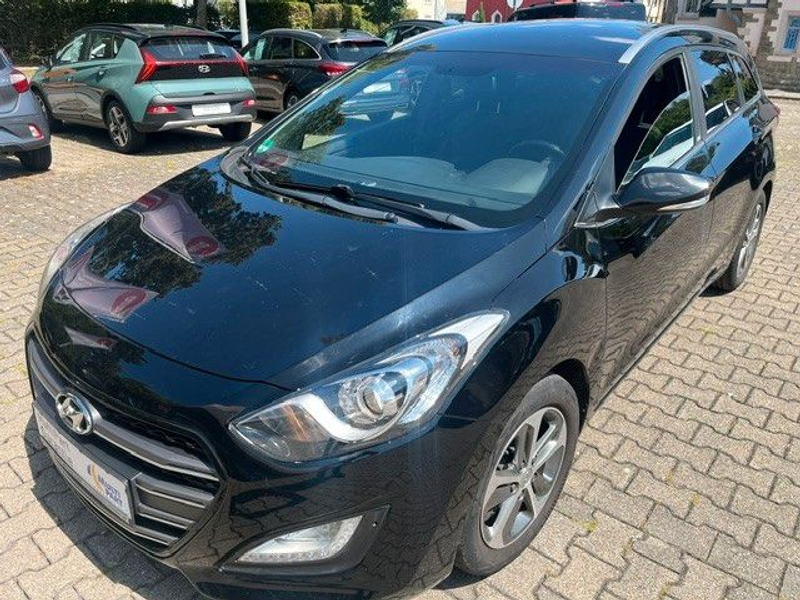Hyundai i30 1.6 cw blue Passion