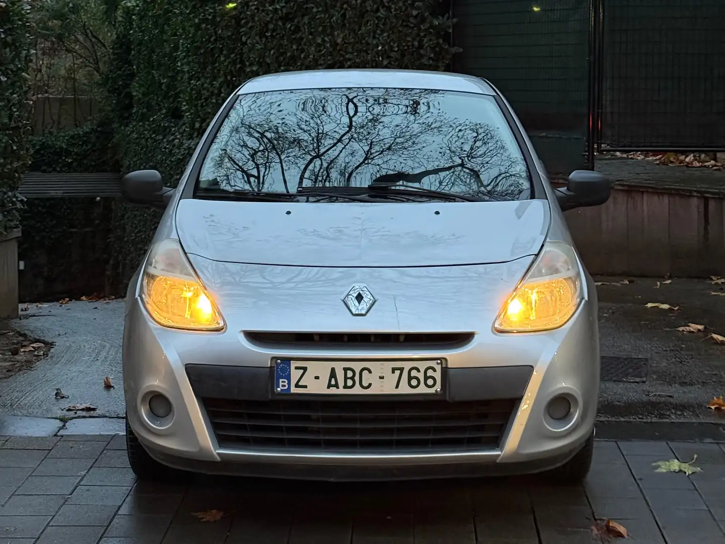 Renault Clio Clio 1.2i Yahoo! Grijs - 1