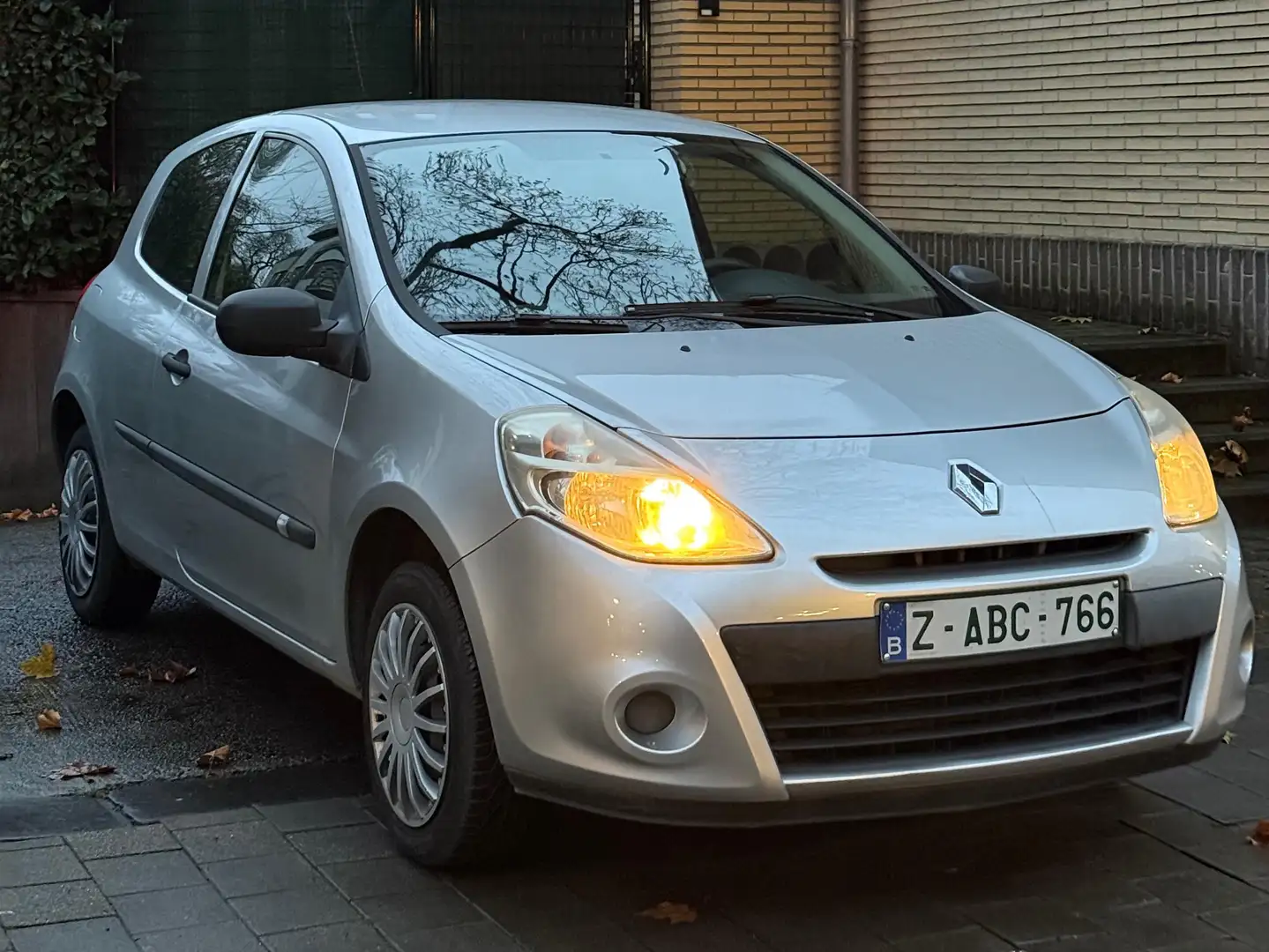 Renault Clio Clio 1.2i Yahoo! Grijs - 2